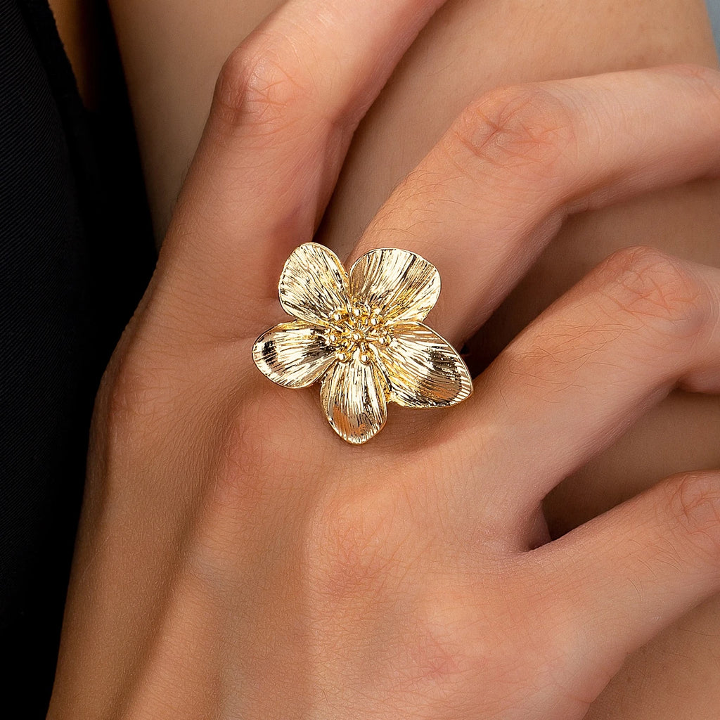 A Women's Ring with a Flower Design, Made of Metal and Adjustable in Size, Suitable for Everyday Wear and Holidays