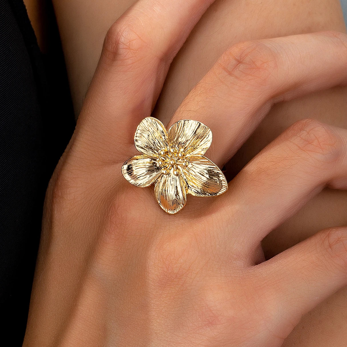 A Women's Ring with a Flower Design, Made of Metal and Adjustable in Size, Suitable for Everyday Wear and Holidays