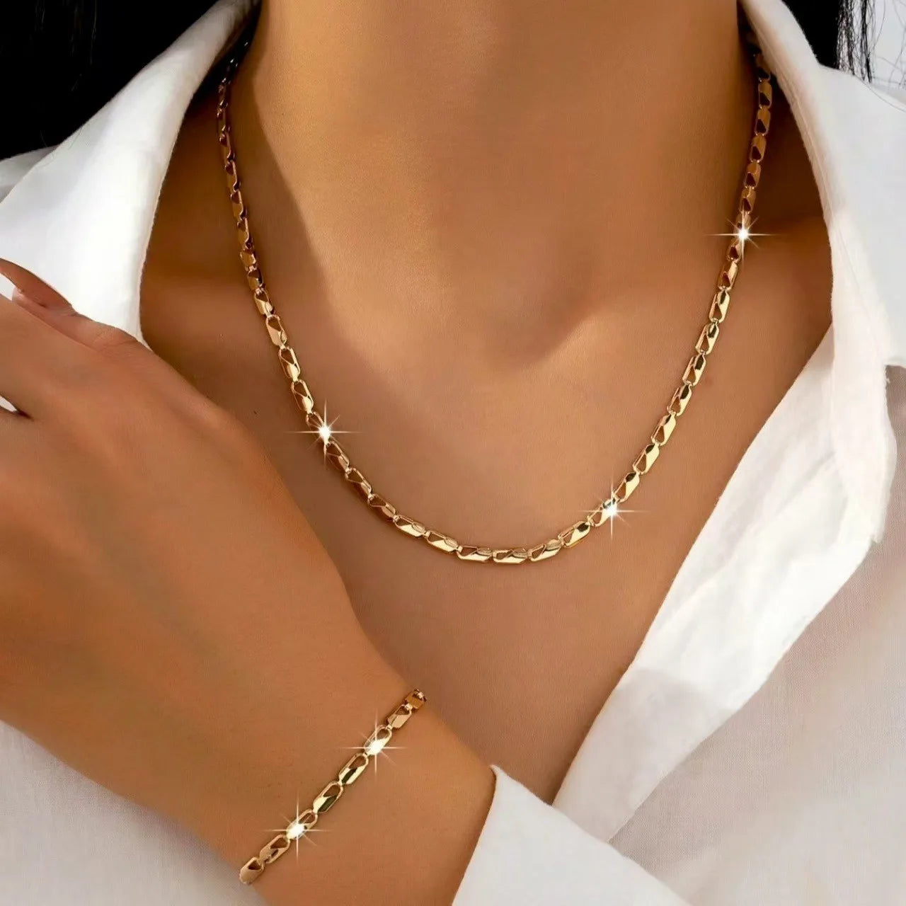 A Set of Luxurious Women's Necklaces and Bracelets, a Fashionable and Versatile Women's Jewelry Set