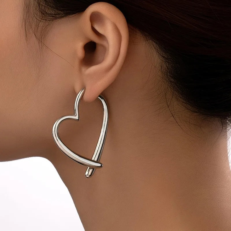 Fashion Personality Love Earrings for Women Niche Design Sense Girl Golden Earrings Simple Jewelry Gift Silvery