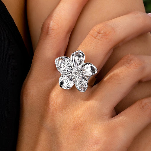 A Women's Ring with a Flower Design, Made of Metal and Adjustable in Size, Suitable for Everyday Wear and Holidays