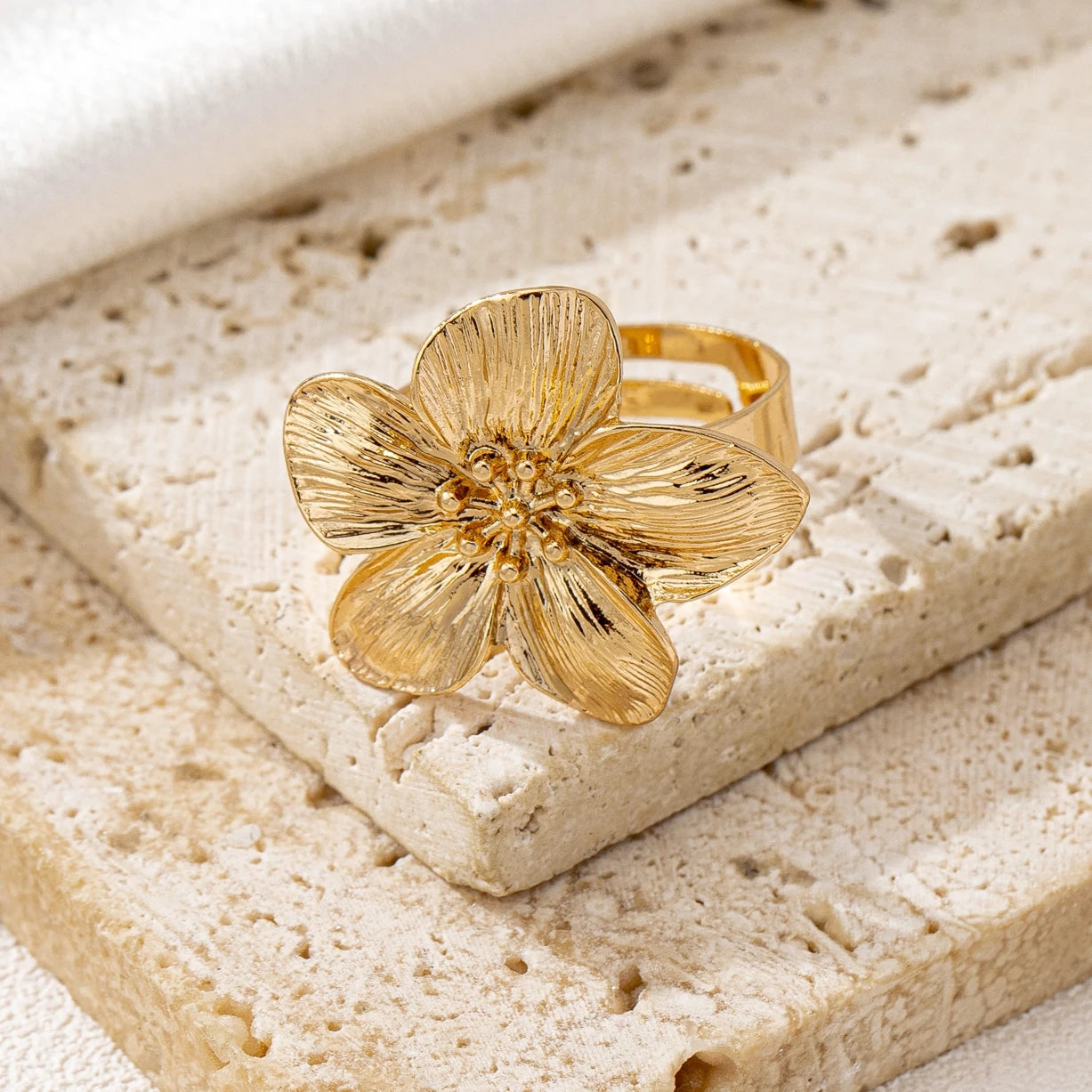 A Women's Ring with a Flower Design, Made of Metal and Adjustable in Size, Suitable for Everyday Wear and Holidays