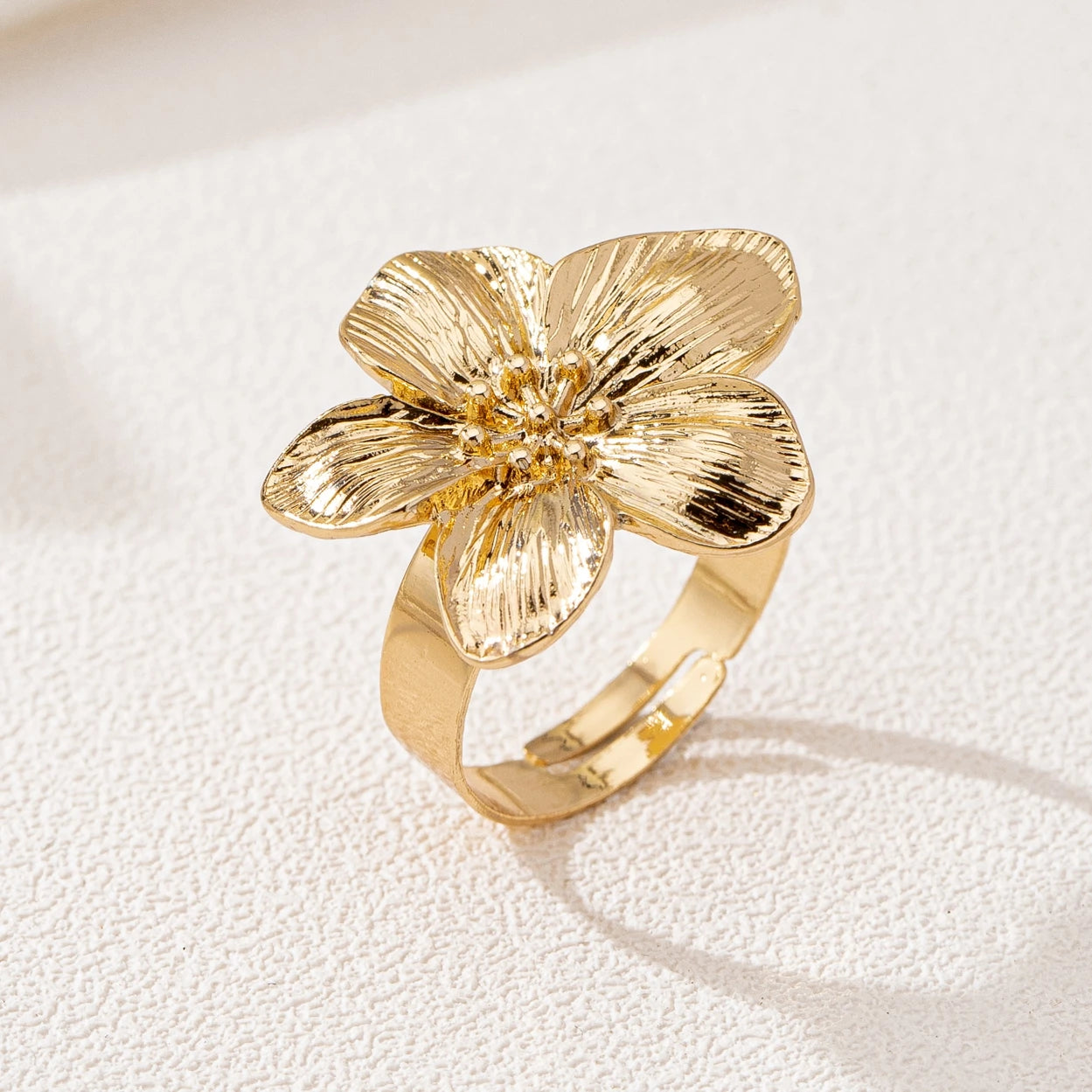 A Women's Ring with a Flower Design, Made of Metal and Adjustable in Size, Suitable for Everyday Wear and Holidays