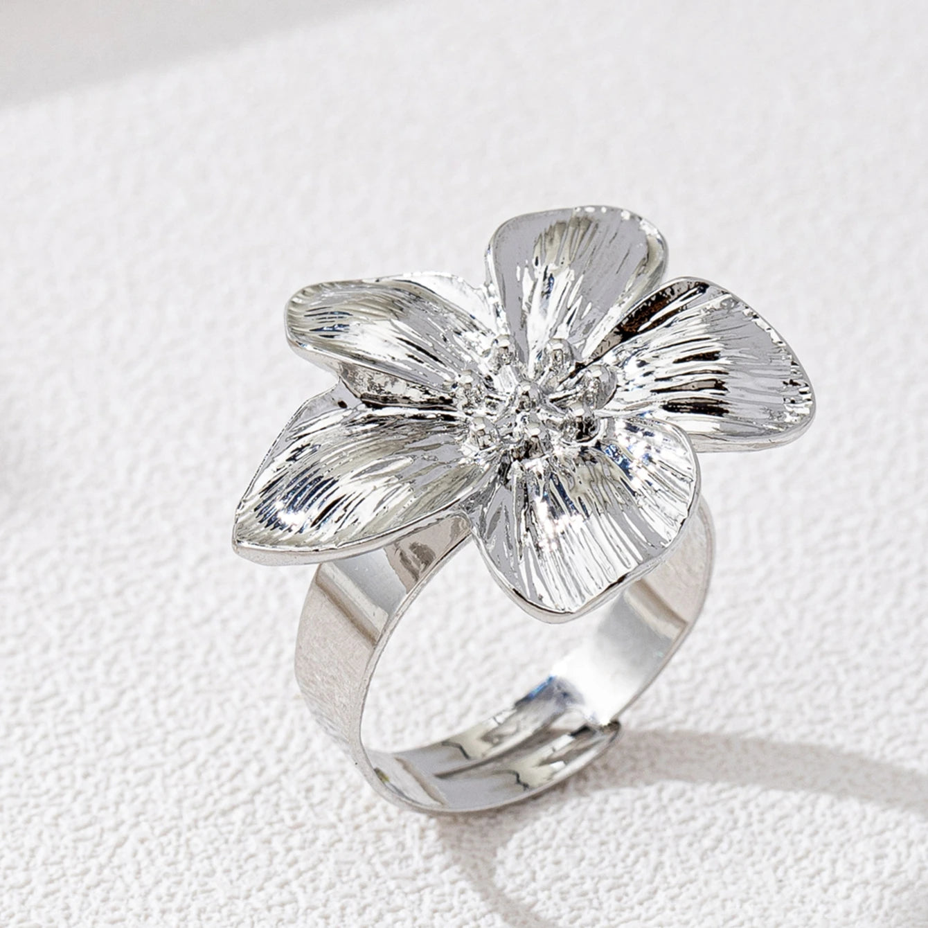 A Women's Ring with a Flower Design, Made of Metal and Adjustable in Size, Suitable for Everyday Wear and Holidays