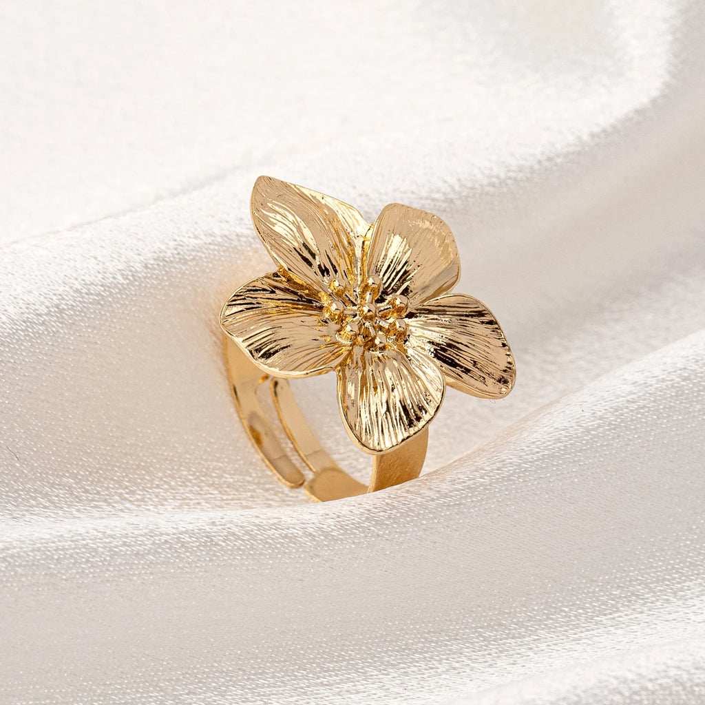 A Women's Ring with a Flower Design, Made of Metal and Adjustable in Size, Suitable for Everyday Wear and Holidays